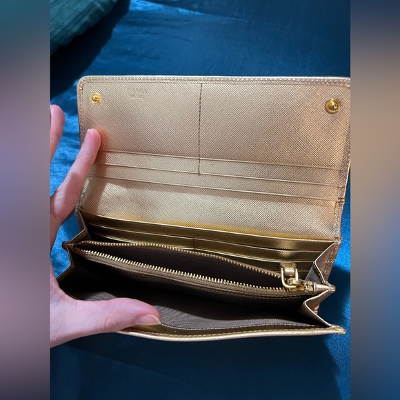 Prada Milano Gold Bow Wallet 🔥 - Picture 8 of 16